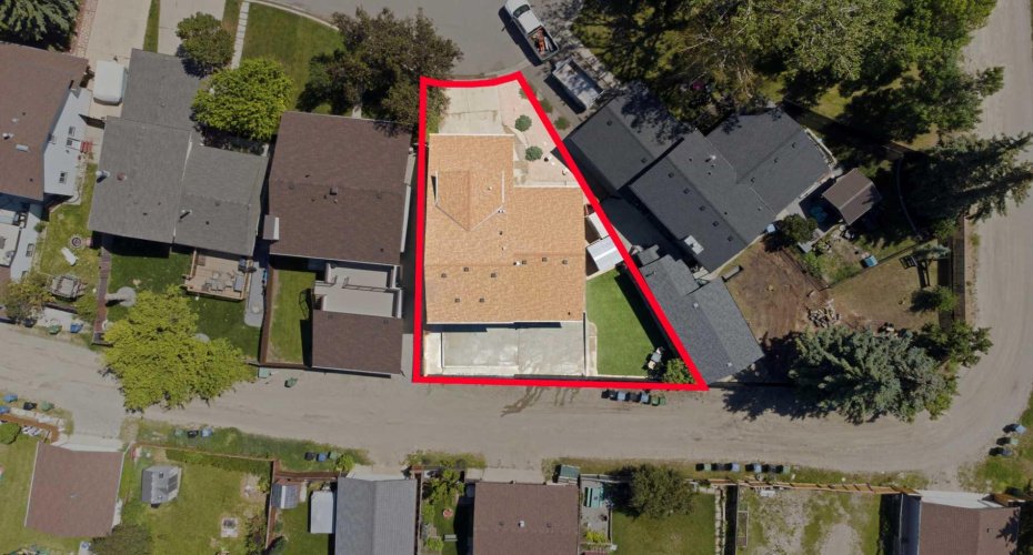 43 Beaconsfield Place, Calgary, Alberta T3K1W8, 4 Bedroom Bedrooms, 0 ,3 BathroomBathrooms,Residential,For Sale,Beaconsfield,0,A2326961