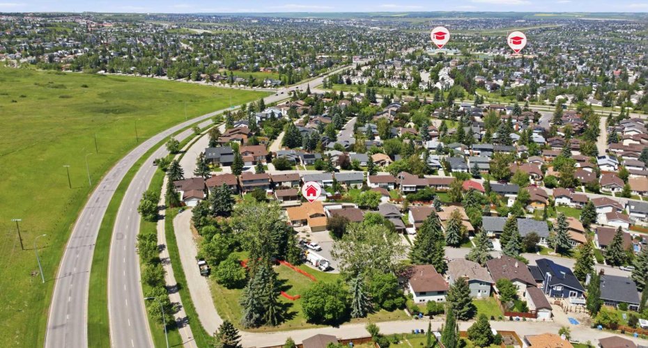 43 Beaconsfield Place, Calgary, Alberta T3K1W8, 4 Bedroom Bedrooms, 0 ,3 BathroomBathrooms,Residential,For Sale,Beaconsfield,0,A2326961