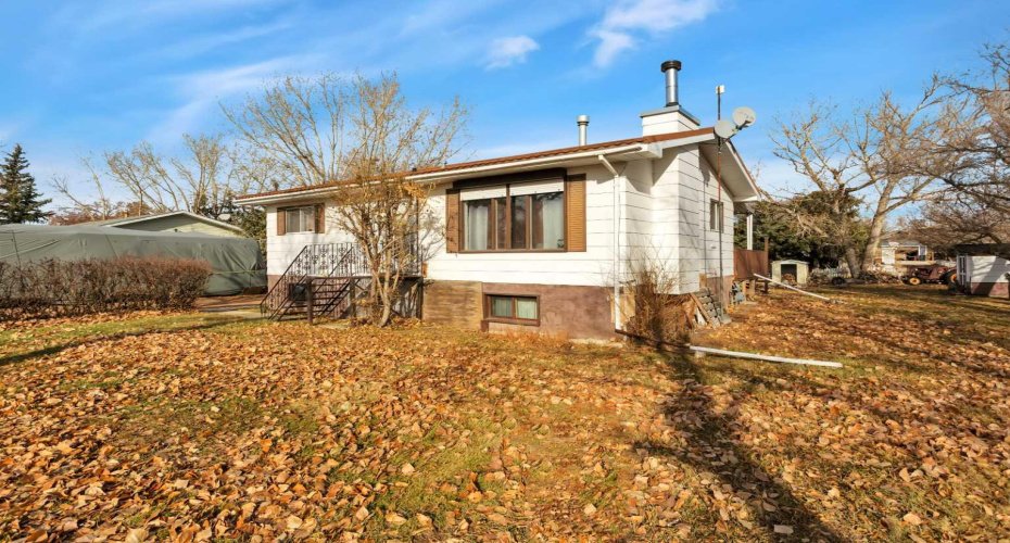 310 2 Avenue, Youngstown, Alberta T0J 3P0, 3 Bedroom Bedrooms, 0 ,2 BathroomBathrooms,Residential,For Sale,2 Avenue,0,A2327360