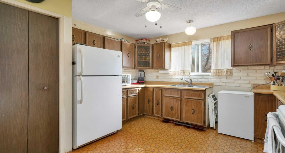 310 2 Avenue, Youngstown, Alberta T0J 3P0, 3 Bedroom Bedrooms, 0 ,2 BathroomBathrooms,Residential,For Sale,2 Avenue,0,A2327360