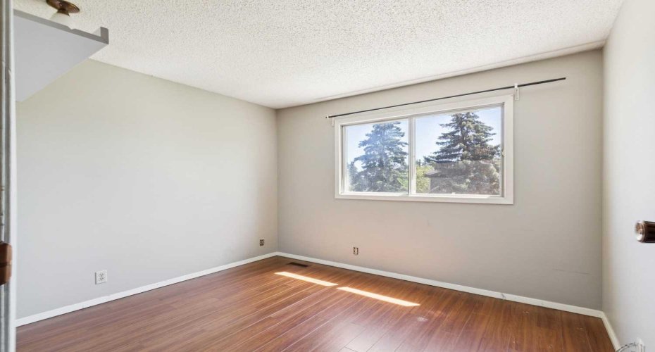 864 Queensland Drive, Calgary, Alberta T2J 6E6, 4 Bedroom Bedrooms, 0 ,2 BathroomBathrooms,Residential,For Sale,Queensland,0,A2327675