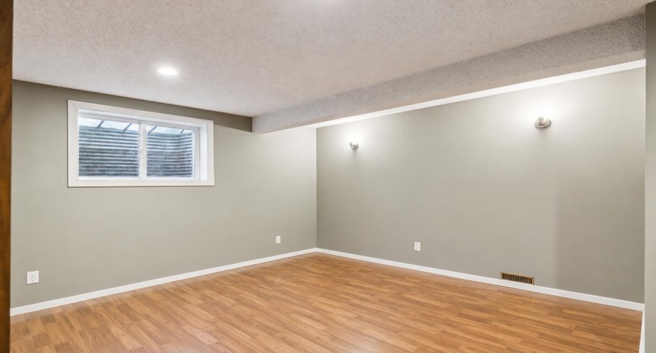 864 Queensland Drive, Calgary, Alberta T2J 6E6, 4 Bedroom Bedrooms, 0 ,2 BathroomBathrooms,Residential,For Sale,Queensland,0,A2327675