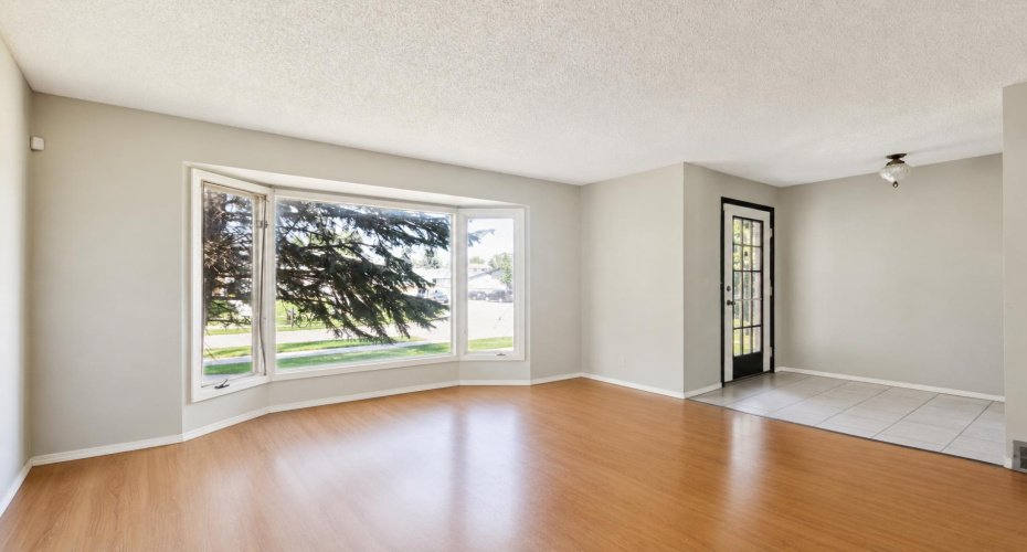 864 Queensland Drive, Calgary, Alberta T2J 6E6, 4 Bedroom Bedrooms, 0 ,2 BathroomBathrooms,Residential,For Sale,Queensland,0,A2327675