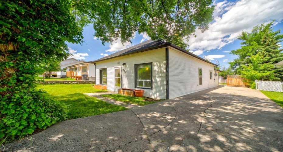 727 McDougall Street, Pincher Creek, Alberta T0K 1W0, 2 Bedroom Bedrooms, 0 ,1 BathroomBathrooms,Residential,For Sale,McDougall,0,A2327691