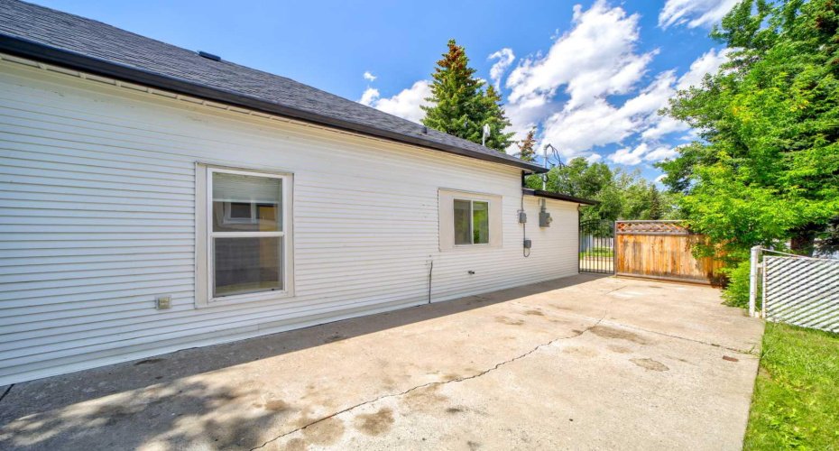 727 McDougall Street, Pincher Creek, Alberta T0K 1W0, 2 Bedroom Bedrooms, 0 ,1 BathroomBathrooms,Residential,For Sale,McDougall,0,A2327691