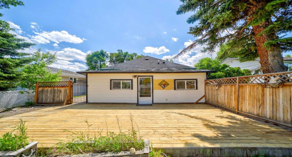 727 McDougall Street, Pincher Creek, Alberta T0K 1W0, 2 Bedroom Bedrooms, 0 ,1 BathroomBathrooms,Residential,For Sale,McDougall,0,A2327691