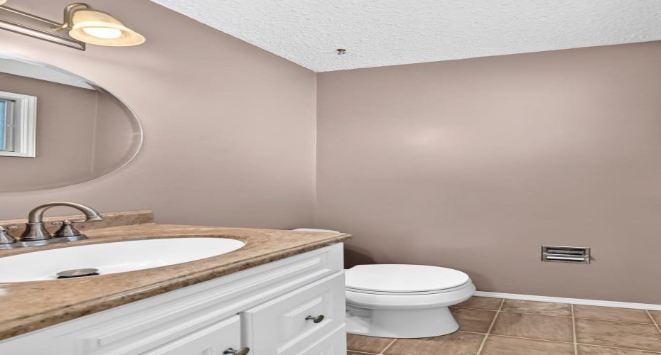 2 oce bath off primary bedroom