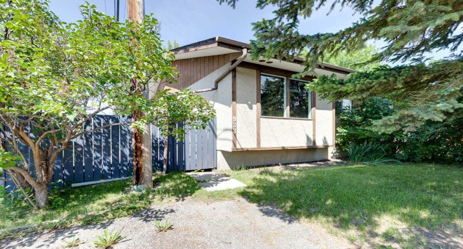 933 Marcombe Drive, Calgary, Alberta T2A 3H2, 2 Bedroom Bedrooms, 0 ,2 BathroomBathrooms,Residential,For Sale,Marcombe,0,A2327804