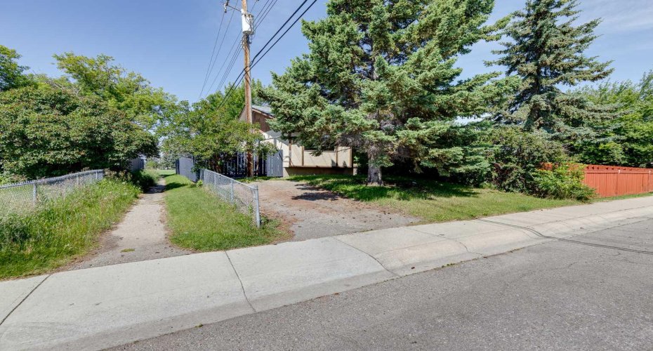 933 Marcombe Drive, Calgary, Alberta T2A 3H2, 2 Bedroom Bedrooms, 0 ,2 BathroomBathrooms,Residential,For Sale,Marcombe,0,A2327804