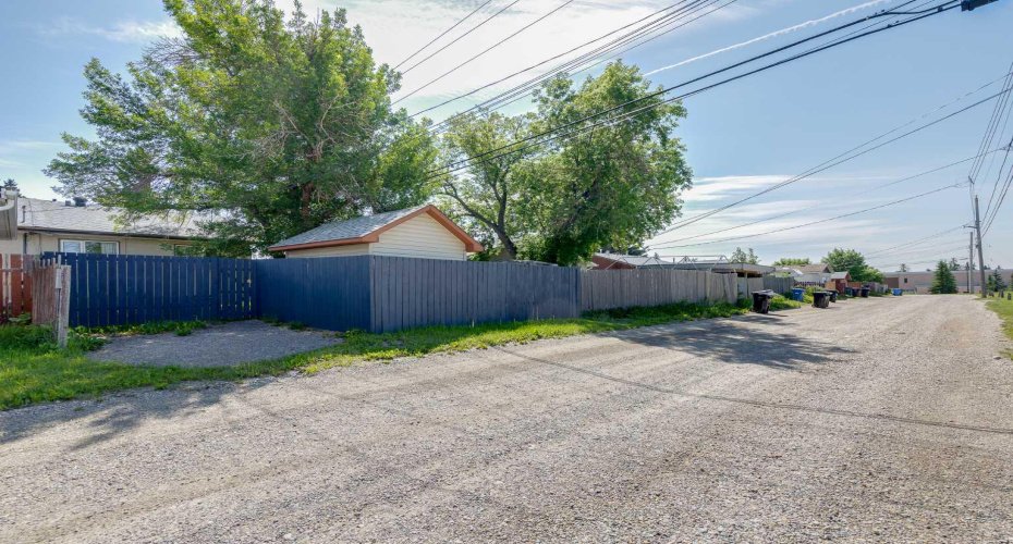 933 Marcombe Drive, Calgary, Alberta T2A 3H2, 2 Bedroom Bedrooms, 0 ,2 BathroomBathrooms,Residential,For Sale,Marcombe,0,A2327804