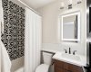 Modern and clean tiling with matte black features