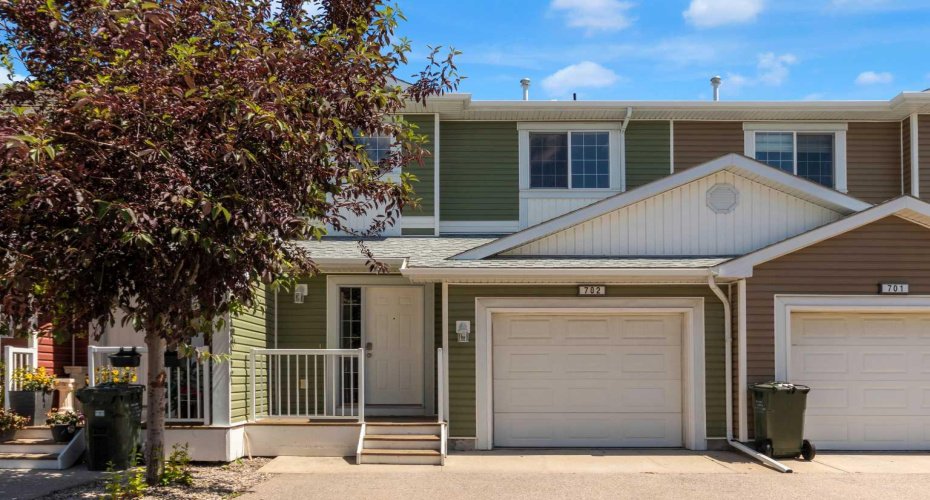 800 Yankee Valley Boulevard, Airdrie, Alberta T4A2L2, 3 Bedroom Bedrooms, 0 ,3 BathroomBathrooms,Residential,For Sale,Yankee Valley,0,A2327841
