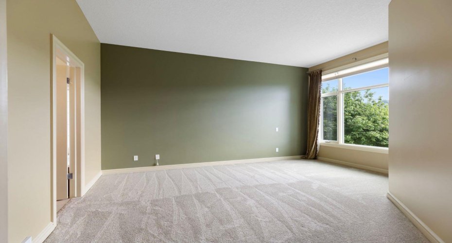 Huge  Primary Suite