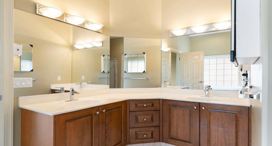5 Piece Ensuite Double Vanity