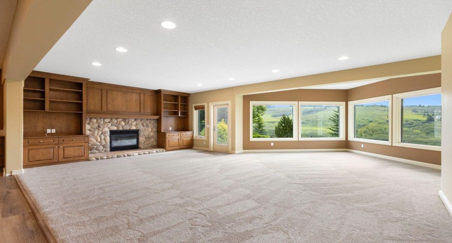 Full Walkout Recreation/Great Room with NEW CARPET
