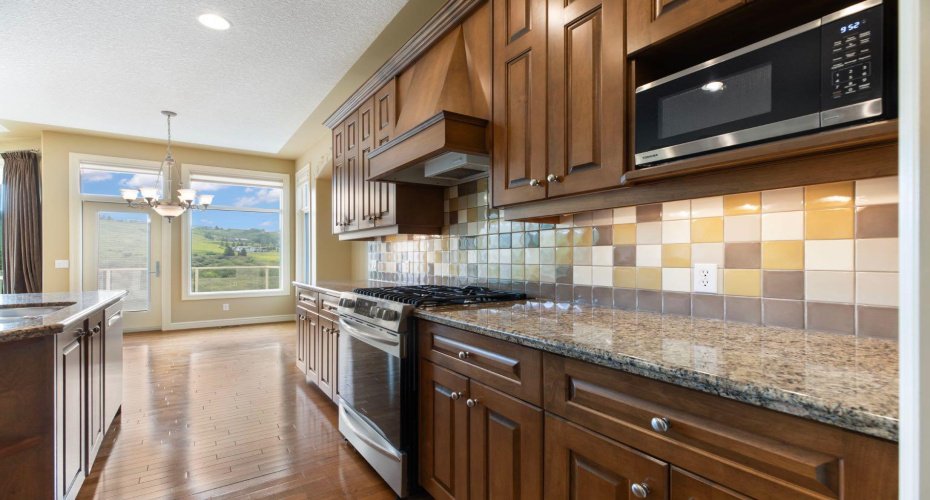 Gas Range & Granite Countertops