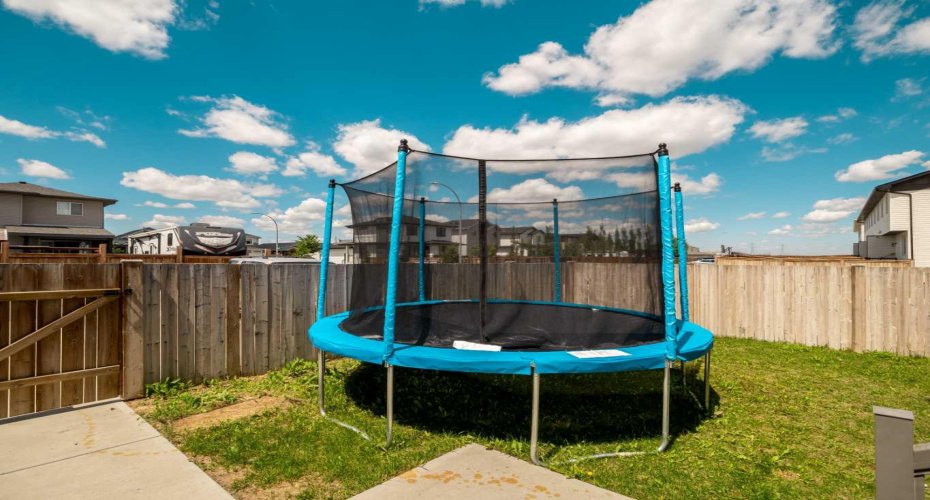 354 Mildred Dobbs Boulevard, Lethbridge, Alberta T1H7G4, 3 Bedroom Bedrooms, 0 ,3 BathroomBathrooms,Residential,For Sale,Mildred Dobbs,0,A2327994