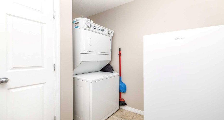 5601 KERRY WOOD Drive, Red Deer, Alberta T4N 4X3, 2 Bedroom Bedrooms, 0 ,2 BathroomBathrooms,Residential,For Sale,KERRY WOOD,0,A2328043