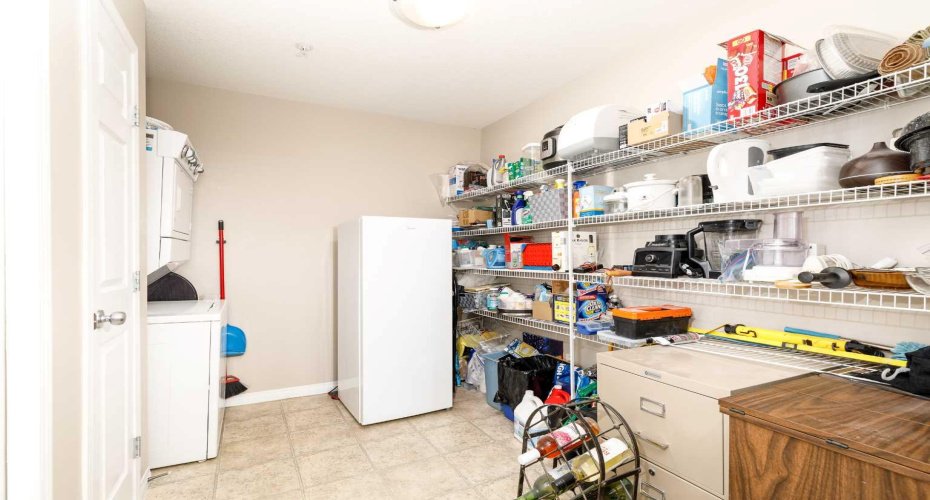 5601 KERRY WOOD Drive, Red Deer, Alberta T4N 4X3, 2 Bedroom Bedrooms, 0 ,2 BathroomBathrooms,Residential,For Sale,KERRY WOOD,0,A2328043