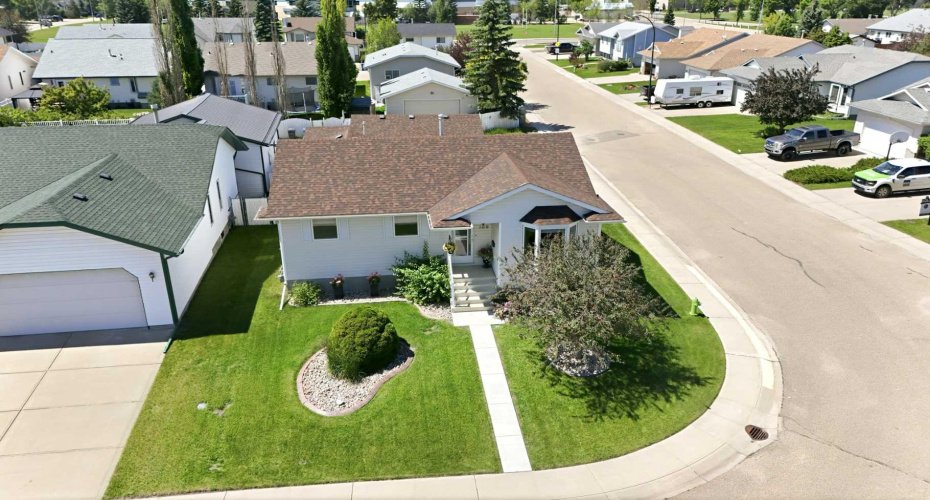 109 Logan Close, Red Deer, Alberta T4R 2N0, 4 Bedroom Bedrooms, 0 ,3 BathroomBathrooms,Residential,For Sale,Logan,0,A2328044