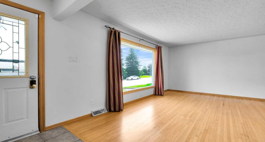 5247 Thomas Street, Calgary, Alberta T2K 3V6, 4 Bedroom Bedrooms, 0 ,2 BathroomBathrooms,Residential,For Sale,Thomas,0,A2328106