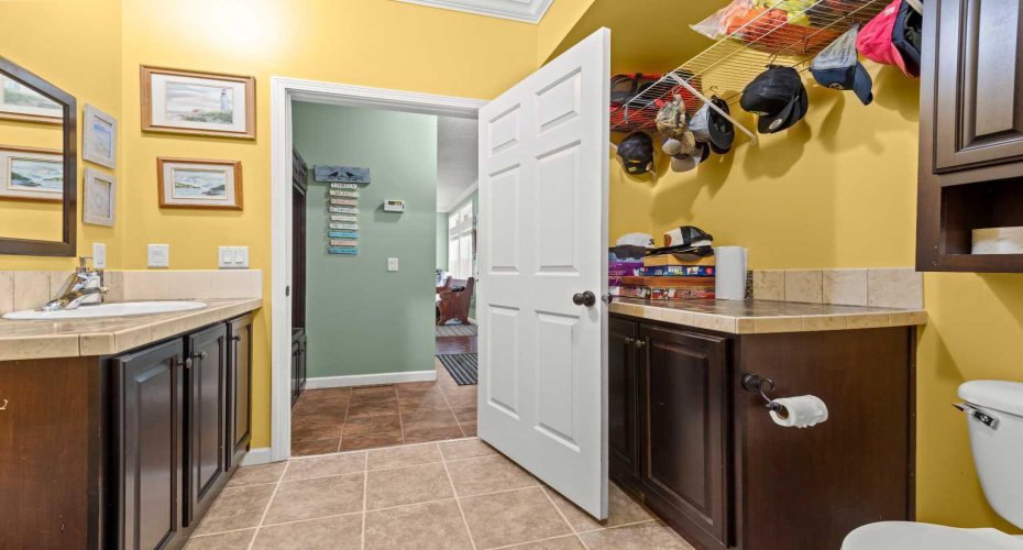 2 pc bath/laundry hookup