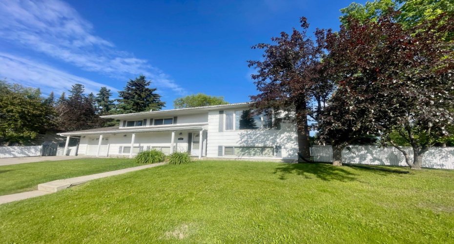 5301 15 Ave, Edson, Alberta T7E 1H2, 5 Bedroom Bedrooms, 0 ,3 BathroomBathrooms,Residential,For Sale,15 Ave,0,A2328336