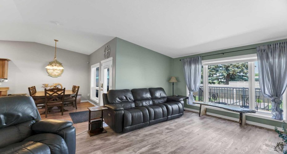 402 Jesmond Place, Redcliff, Alberta T0J 2P2, 5 Bedroom Bedrooms, 0 ,3 BathroomBathrooms,Residential,For Sale,Jesmond,0,A2328352