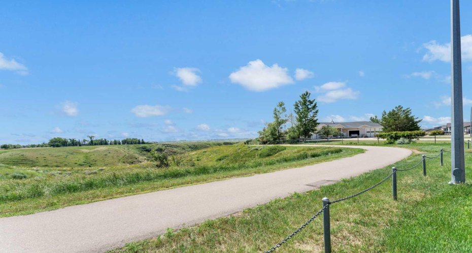 402 Jesmond Place, Redcliff, Alberta T0J 2P2, 5 Bedroom Bedrooms, 0 ,3 BathroomBathrooms,Residential,For Sale,Jesmond,0,A2328352