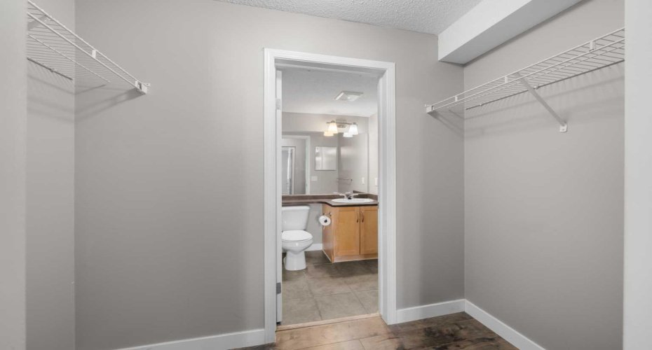 Walk-in Closet
