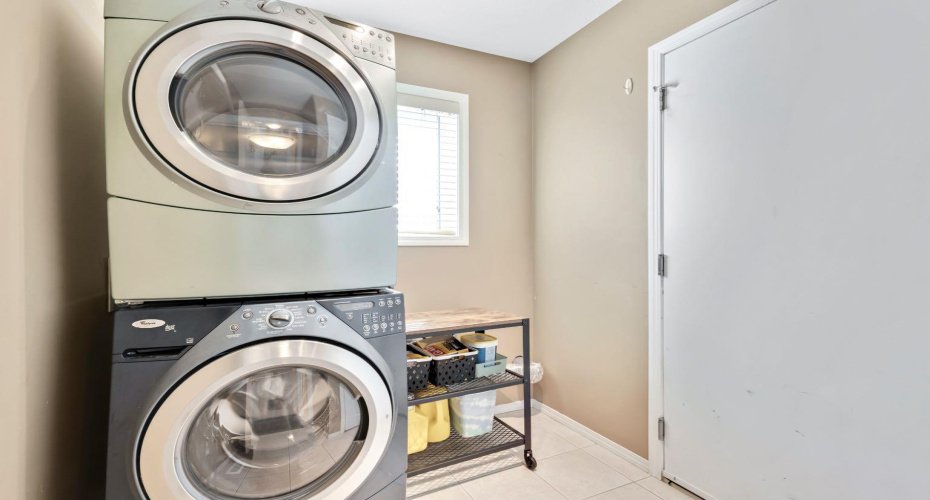main floor laundry/mudroom
