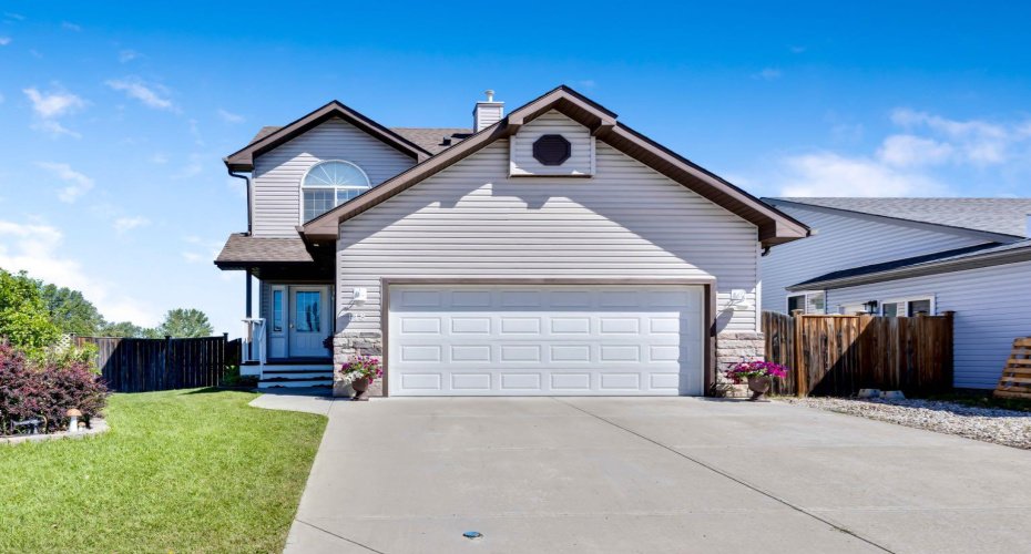148 Hillcrest Boulevard, Strathmore, Alberta T1P 0A3, 3 Bedroom Bedrooms, 0 ,4 BathroomBathrooms,Residential,For Sale,Hillcrest,0,A2328388