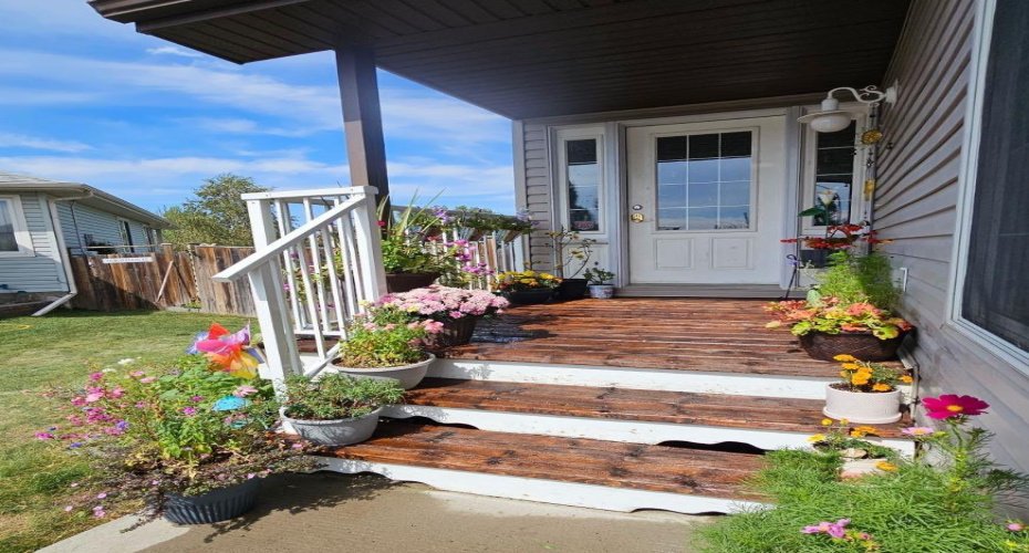 148 Hillcrest Boulevard, Strathmore, Alberta T1P 0A3, 3 Bedroom Bedrooms, 0 ,4 BathroomBathrooms,Residential,For Sale,Hillcrest,0,A2328388