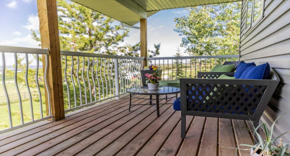 Covered Deck w Lake Views