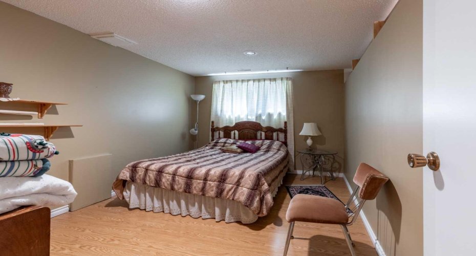 152S 100E, Raymond, Alberta T0K 2S0, 5 Bedroom Bedrooms, 0 ,3 BathroomBathrooms,Residential,For Sale,100E,0,A2328433