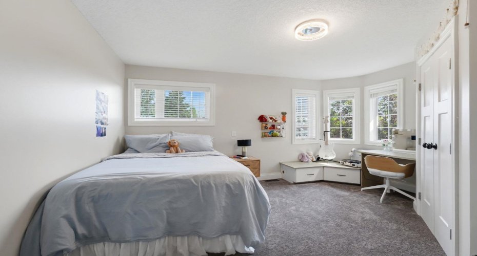 11 Alton Street, Red Deer, Alberta T4R 2H1, 5 Bedroom Bedrooms, 0 ,4 BathroomBathrooms,Residential,For Sale,Alton,0,A2328446