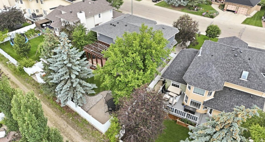 11 Alton Street, Red Deer, Alberta T4R 2H1, 5 Bedroom Bedrooms, 0 ,4 BathroomBathrooms,Residential,For Sale,Alton,0,A2328446