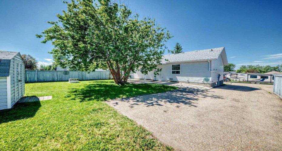 5 23 Avenue Close, Bowden, Alberta T0M 0K0, 3 Bedroom Bedrooms, 0 ,3 BathroomBathrooms,Residential,For Sale,23,0,A2328448