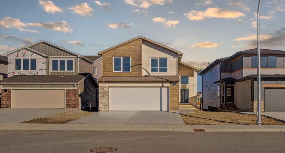 3121 44 Street, Lethbridge, Alberta T1K 8L1, 3 Bedroom Bedrooms, 0 ,2 BathroomBathrooms,Residential,For Sale,44,0,A2328476