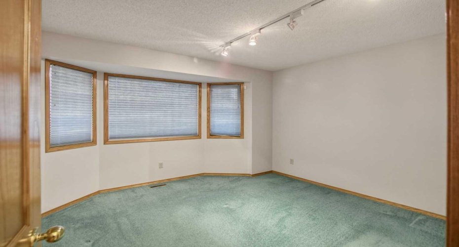 240 Varsity Estates Terrace, Calgary, Alberta T3B 5J4, 4 Bedroom Bedrooms, 0 ,3 BathroomBathrooms,Residential,For Sale,Varsity Estates,0,A2328479