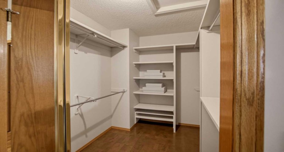 240 Varsity Estates Terrace, Calgary, Alberta T3B 5J4, 4 Bedroom Bedrooms, 0 ,3 BathroomBathrooms,Residential,For Sale,Varsity Estates,0,A2328479