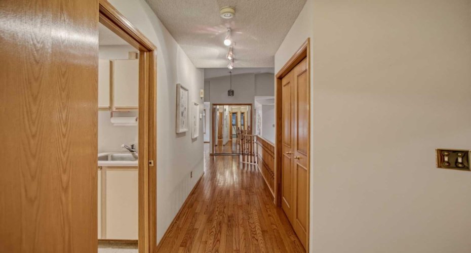 240 Varsity Estates Terrace, Calgary, Alberta T3B 5J4, 4 Bedroom Bedrooms, 0 ,3 BathroomBathrooms,Residential,For Sale,Varsity Estates,0,A2328479