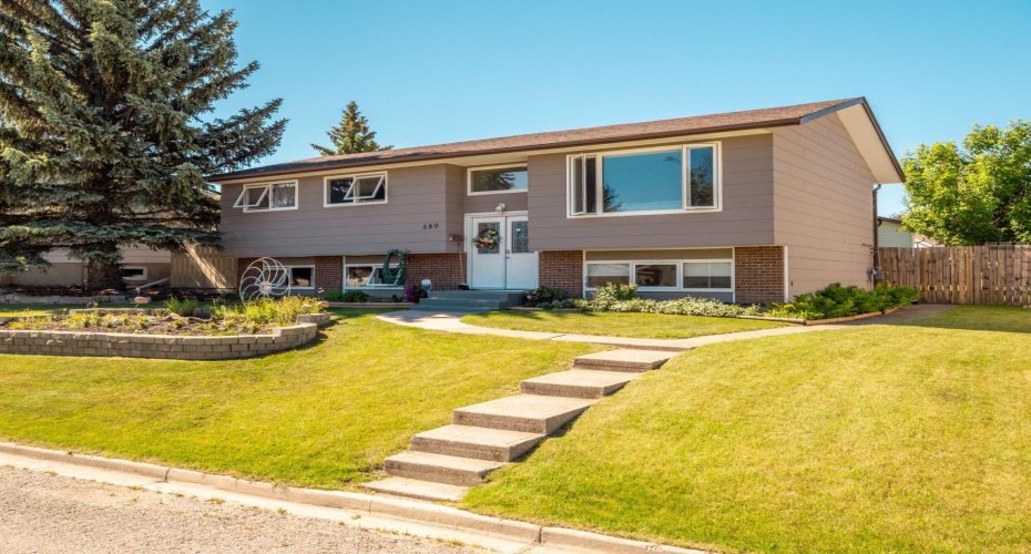 580 McDougall Street, Pincher Creek, Alberta T0K 1W0, 4 Bedroom Bedrooms, 0 ,3 BathroomBathrooms,Residential,For Sale,McDougall,0,A2328498
