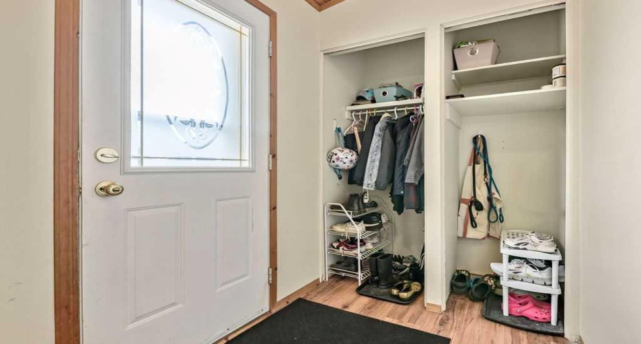 22 Robinson Drive, Okotoks, Alberta T1S 1C4, 4 Bedroom Bedrooms, 0 ,3 BathroomBathrooms,Residential,For Sale,Robinson,0,A2328510