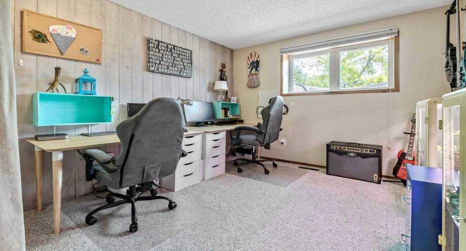 22 Robinson Drive, Okotoks, Alberta T1S 1C4, 4 Bedroom Bedrooms, 0 ,3 BathroomBathrooms,Residential,For Sale,Robinson,0,A2328510