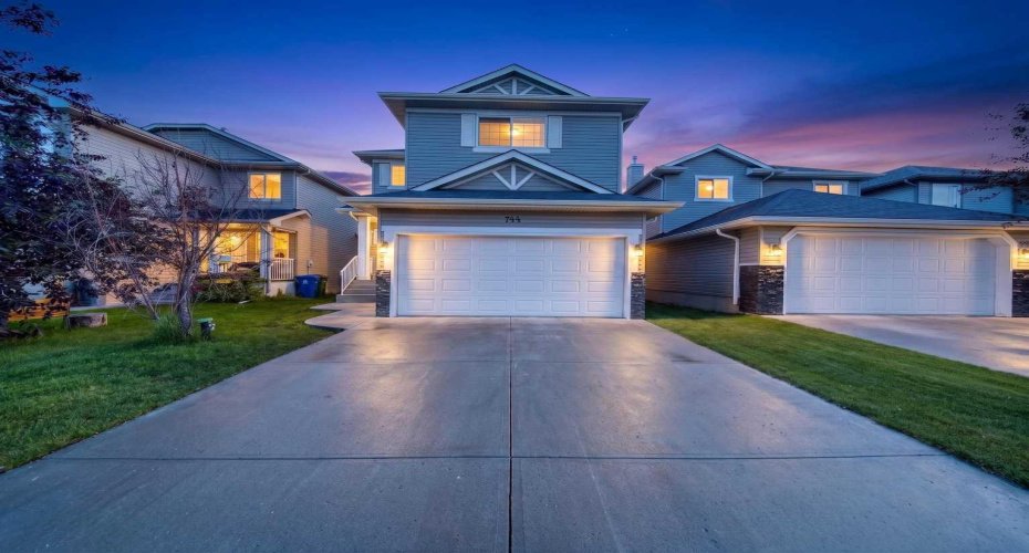 744 Luxstone Landing