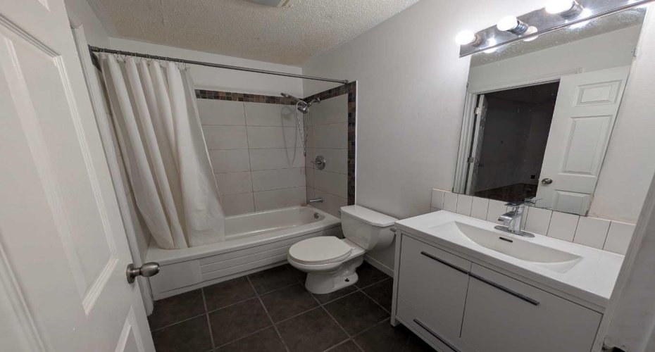 Upper 4pc Washroom