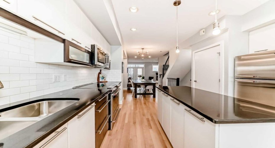 1606 36 Avenue, Calgary, Alberta T2T 6P7, 2 Bedroom Bedrooms, 0 ,2 BathroomBathrooms,Residential,For Sale,36,0,A2303544