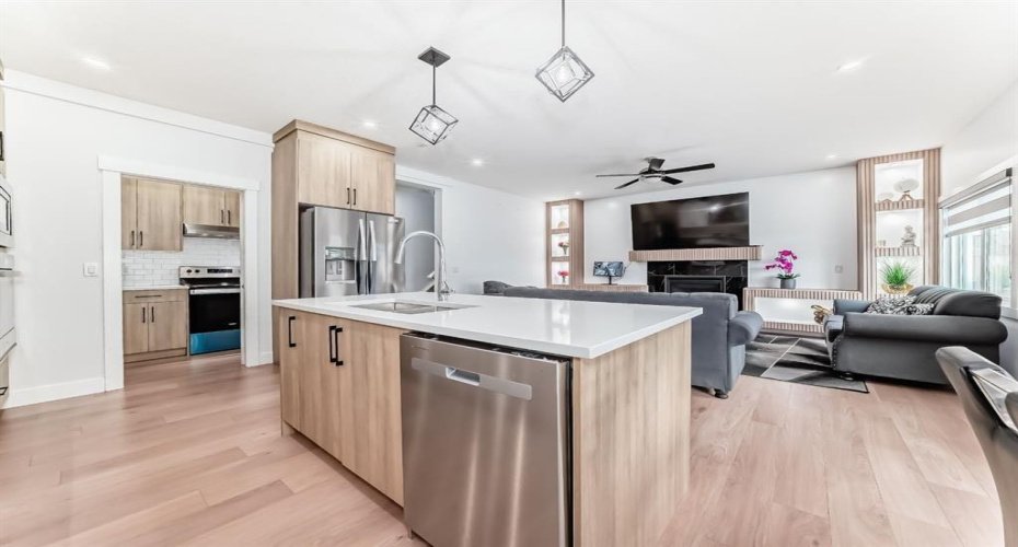 127 Saddlecrest Grove, Calgary, Alberta T3J2K3, 5 Bedroom Bedrooms, 0 ,5 BathroomBathrooms,Residential,For Sale,Saddlecrest,0,A2304100