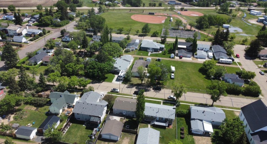 5213 & 5209 49 Street, Daysland, Alberta T0B 0G3, 2 Bedroom Bedrooms, 0 ,2 BathroomBathrooms,Residential,For Sale,49,0,A2318834